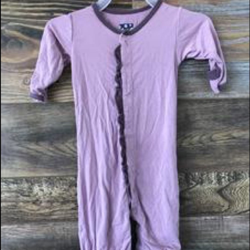 KicKee Raisin w/ wine trim Gown 0-3 m